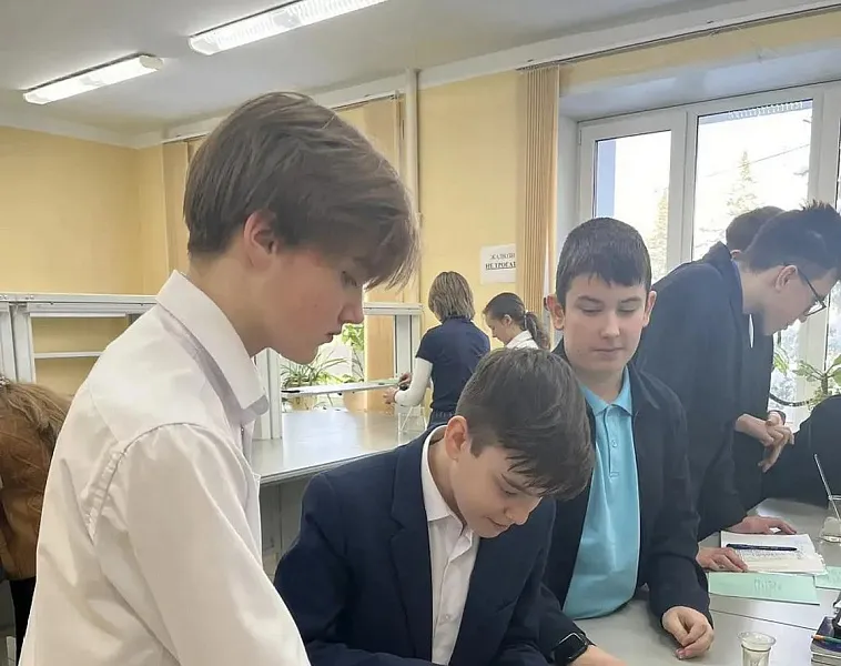 Гимназисты 7 класса приняли участие в лабораторном практикуме на кафедре химии