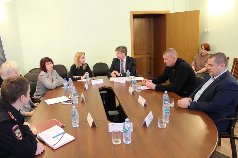 Круглный стол "ПРОФИЛАКТИКА ИДЕОЛОГИИ ТЕРРОРИЗМА И ЭКСТРЕМИЗМА В МОЛОДЕЖНОЙ СРЕДЕ"