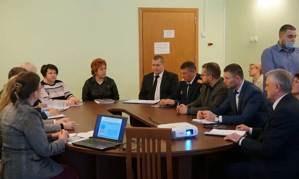 ЛЕТЯЩИЕ К СВЕТУ: ВОСПИТАНИЕ МОЛОДЕЖИ