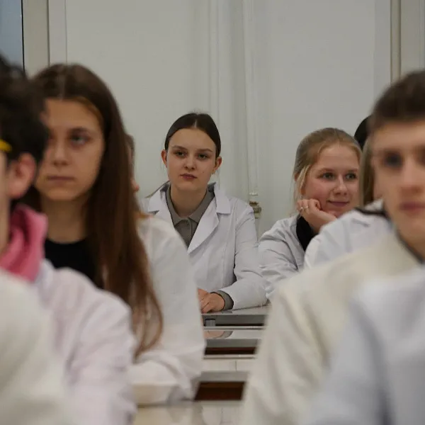 «Юные медики» завершили занятия на кафедре безопасности жизнедеятельности ТвГМУ - фото 3