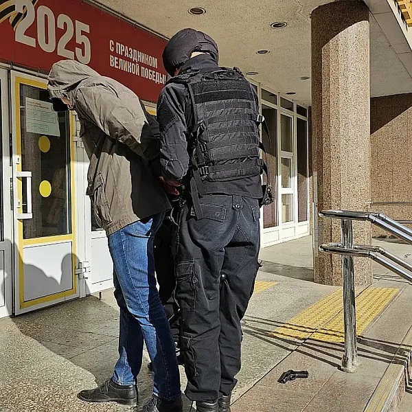 31 марта в теоретическом корпусе Университета была проведена тактико-специальная тренировка по действиям в случае вооруженного нападения - фото 6