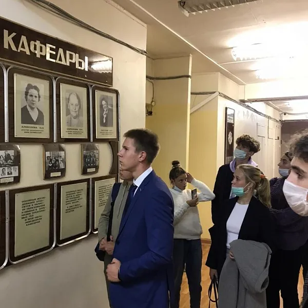 9 сентября 2021 г. в Тверском ГМУ состоялась экскурсия для учащихся 1 курса Предуниверсария и курсов «Профессиональная проба» - фото 8