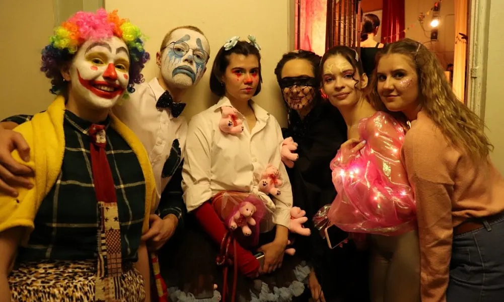 ЛЮБОВЬ И ТАЙНЫ РАУТВИЛЛЯ