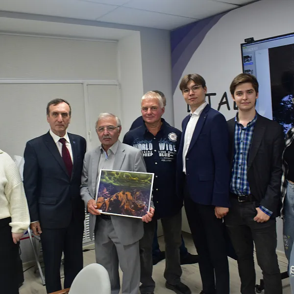 СПК «Я горжусь» ТвГМУ и Совет Обучающихся приняли участие в открытии фотовыставки «Подледный мир северных морей России» - фото 1