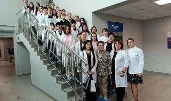 Воспитаники школы "Юный медик" ТвГМУ посетили клинику "Эксперт"