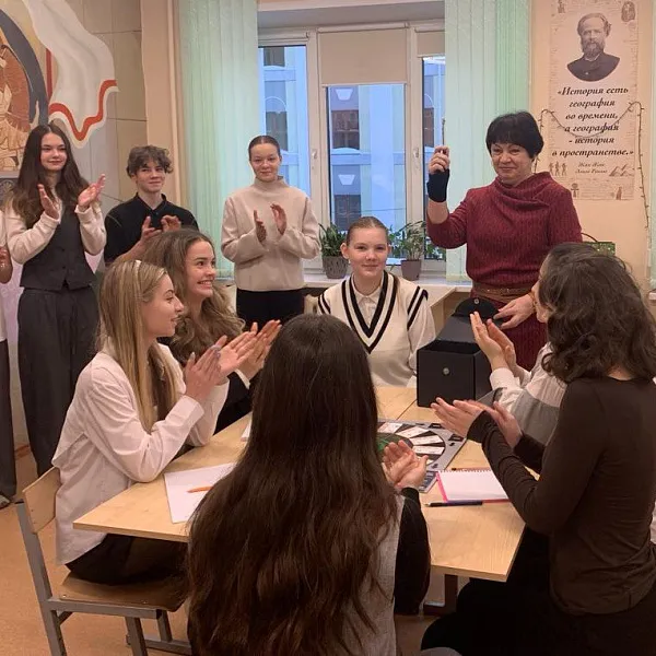 В Гимназии  ФГБОУ ВО Тверского ГМУ Минздрава России  обучающиеся 8 класса подготовили и провели игру «Что? Где? Когда?» - фото 1