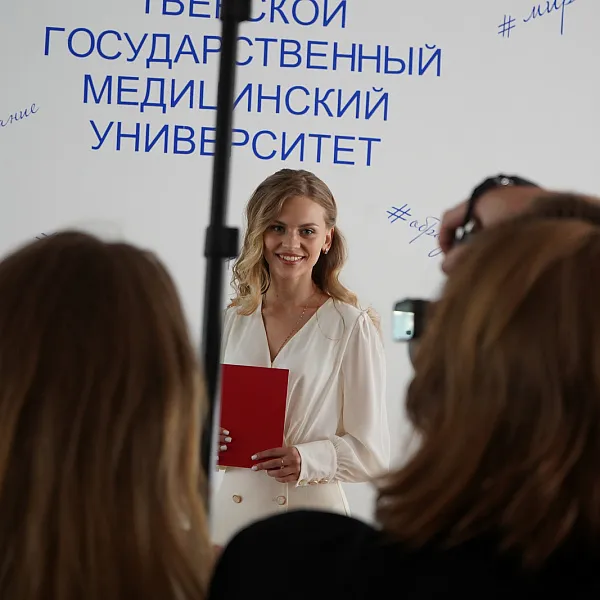 В Тверском медуниверситете прошел выпускной для 522 будущих врачей - фото 9