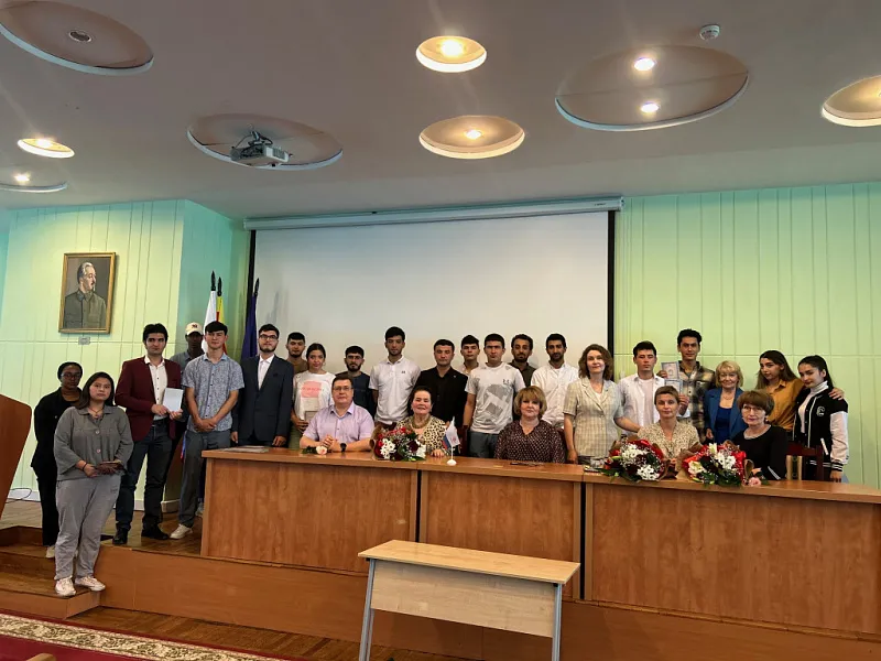 Вручение сертификатов об окончании обучения слушателям подготовительного отделения для иностранных граждан