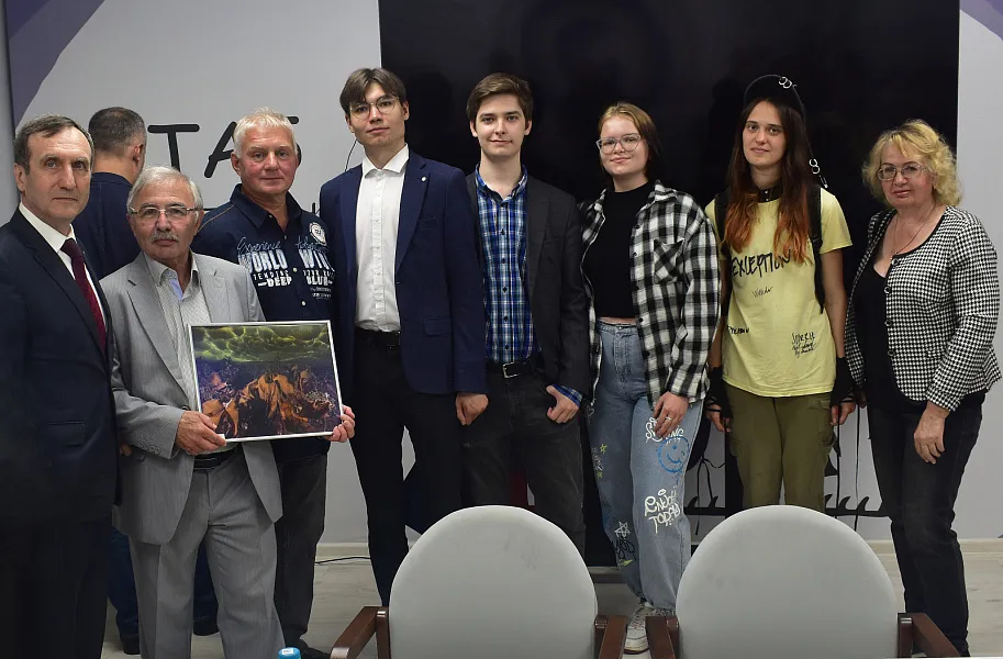 СПК «Я горжусь» ТвГМУ и Совет Обучающихся приняли участие в открытии фотовыставки «Подледный мир северных морей России»