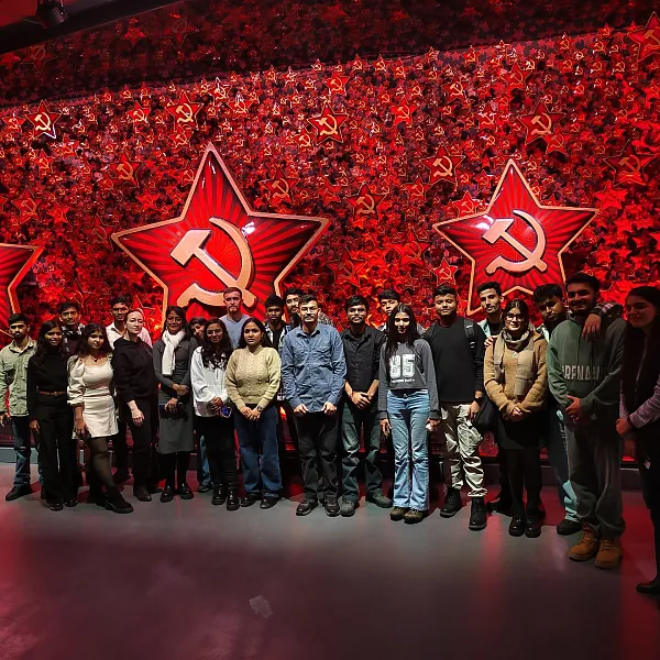 90 иностранных студентов ТвГМУ совершили культурно-просветительскую поездку в Москву - фото 5