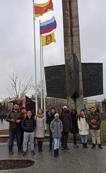 Учебно-тематическая экскурсия слушателей подготовительного отделения к Обелиску Победы