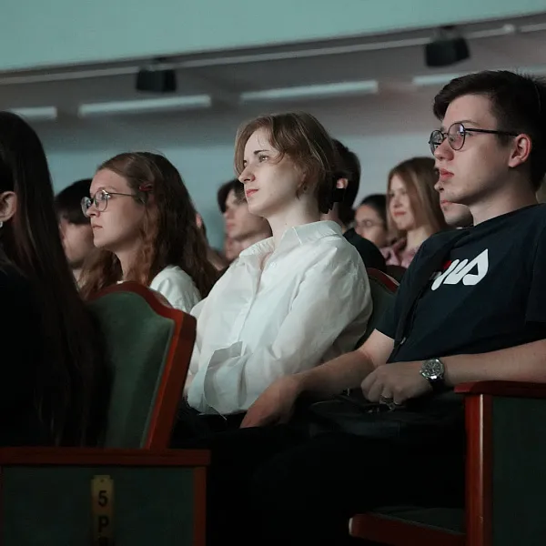 В Тверском медуниверситете прошёл показ фильма «39‑й медотряд. Битва за жизнь» Анастасии Михайловской - фото 7