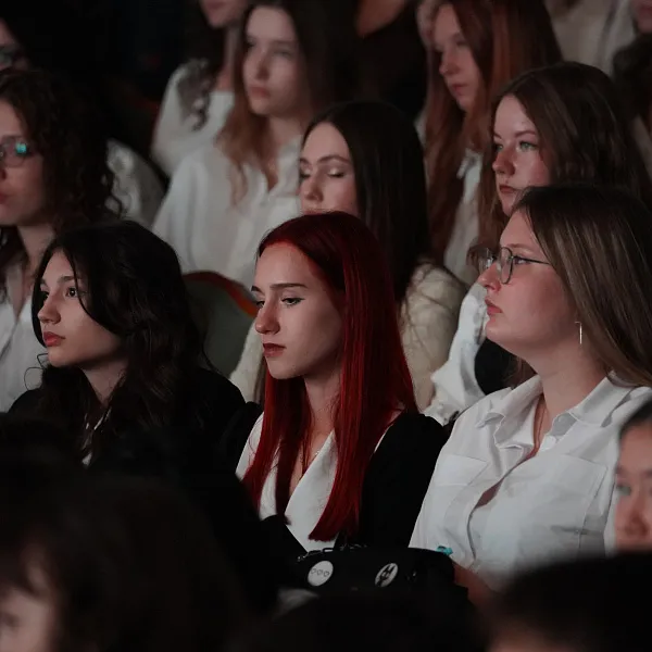 В гимназии ТвГМУ прошла торжественная линейка - фото 3