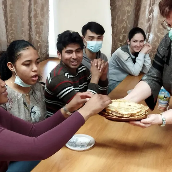 ЗНАКОМСТВО ИНОСТРАННЫХ УЧАЩИХСЯ С РУССКИМИ ТРАДИЦИЯМИ: ПРАЗДНИК «ШИРОКАЯ МАСЛЕНИЦА» - фото 6
