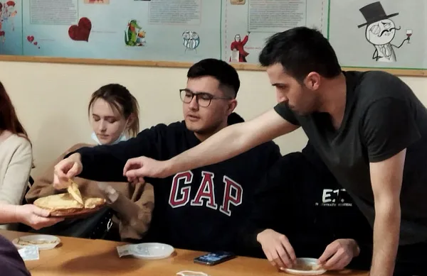 ЗНАКОМСТВО ИНОСТРАННЫХ УЧАЩИХСЯ С РУССКИМИ ТРАДИЦИЯМИ: ПРАЗДНИК «ШИРОКАЯ МАСЛЕНИЦА»
