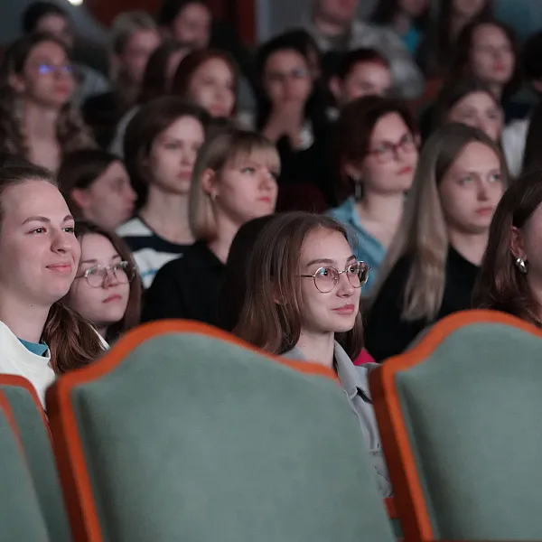 В Тверском медуниверситете прошёл показ фильма «39‑й медотряд. Битва за жизнь» Анастасии Михайловской - фото 9