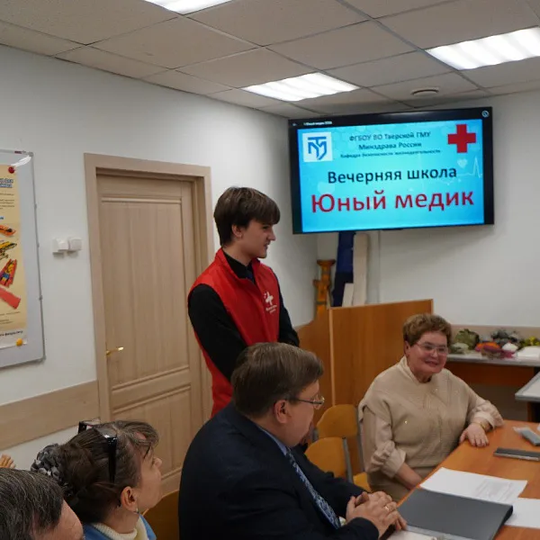 «Юные медики» завершили занятия на кафедре безопасности жизнедеятельности ТвГМУ - фото 5