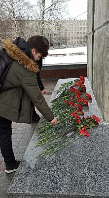 Экскурсия слушателей подготовительного отделения ТГМУ к Обелиску Победы Экскурсия слушателей подготовительного отделения ТГМУ к Обелиску Победы