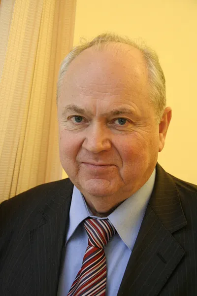 Личность, устремленная в будущее: к юбилею Бориса Николаевича Давыдова