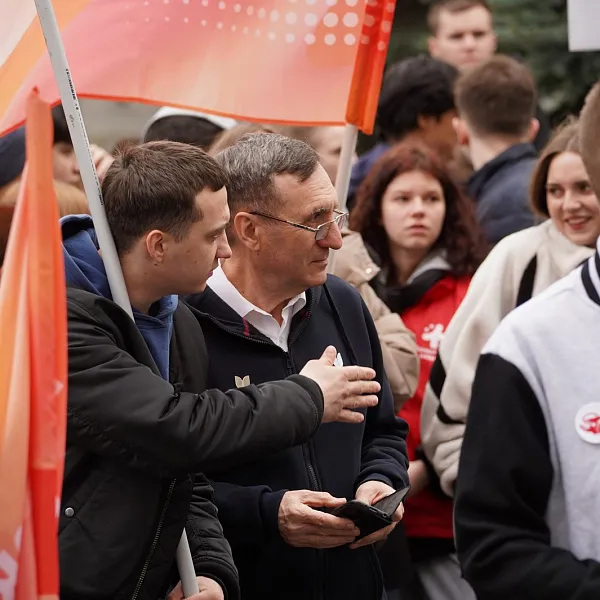 Более 300 студентов-медиков вышли на массовую зарядку - фото 6