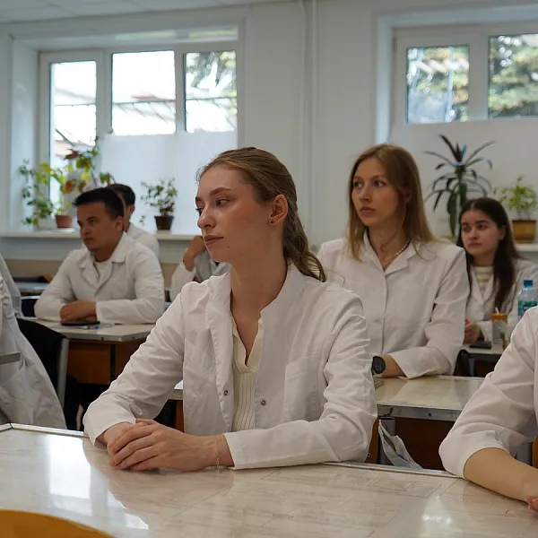 «Мы патриоты России». Студенты ТвГМУ встретились с врачом Вязовченко Е.П. - фото 1