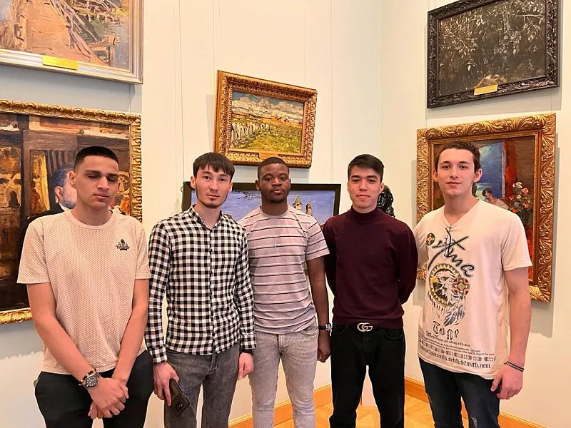 Иностранные обучающиеся на экскурсии в Тверской картинной галерее