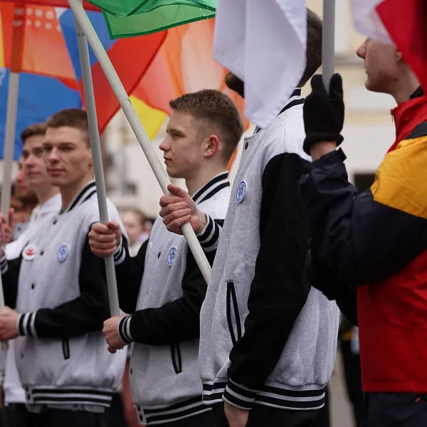 Более 300 студентов-медиков вышли на массовую зарядку - фото 7