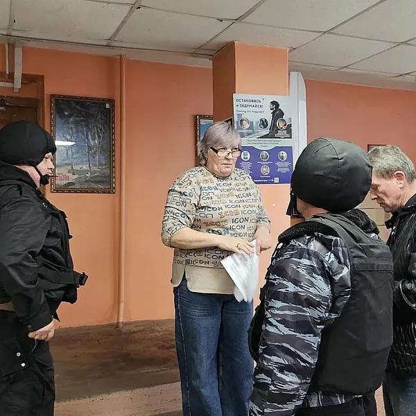 29 апреля в Общежитии №3 была проведена тактико-специальная тренировка по действиям в случае угрозы совершения террористического акта с обнаружением «взрывоопасного предмета» в здании - фото 6