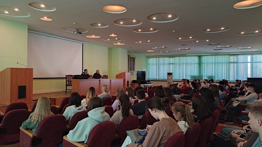 Предупредительно-профилактическая беседа со студентами Предупредительно-профилактическая беседа со студентами