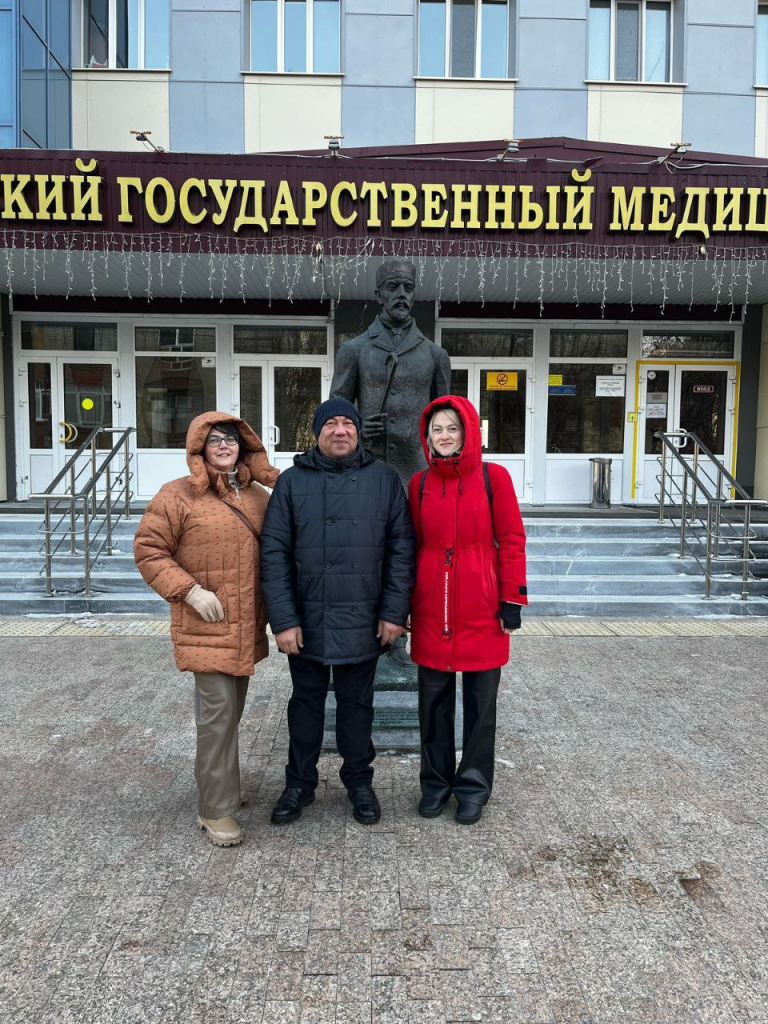 Шабанова Ирина Николаевна, Абдувосидов Хуршед Абдувохидович и Бычкова Ирина Александровна, в ожидании начала конференции.