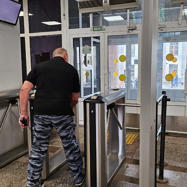 19 июня в Тверском ГМУ была проведена тактико-специальная тренировка по проверке готовности персонала к действиям при угрозе совершения террористического акта с использованием беспилотных воздушных судов на территории Университета - фото 15