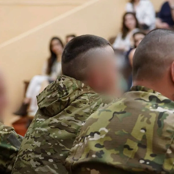 Студенты – медики встретились с бойцами службы эвакуации СВО - фото 1