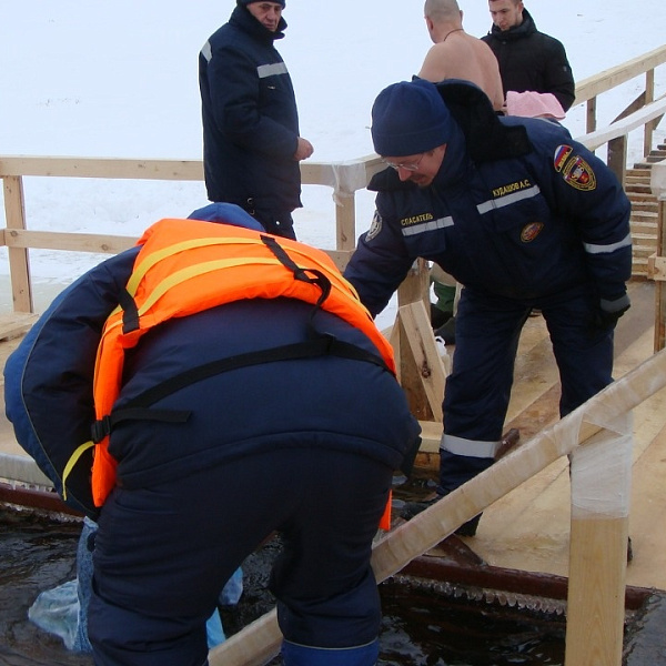 Участие отярда Спасатель в обеспечении безопасности на Крещенских купаниях - фото 8