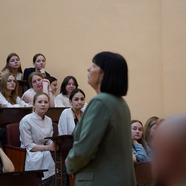 От сердца к сердцу: встреча сотрудников и студентов, активистов патриотических движений с участниками СВО, героями России - фото 1