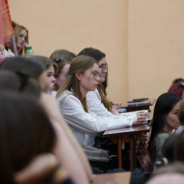 Студенты – медики встретились с бойцами службы эвакуации СВО - фото 3