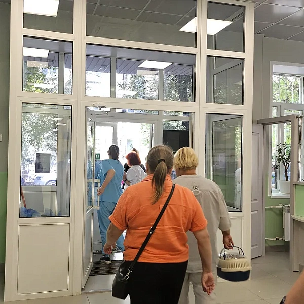 4 августа в Поликлинике была проведена тактико-специальная тренировка по действиям в случае угрозы совершения террористического акта с использованием зажигательной смеси и последующим возникновением пожара - фото 6
