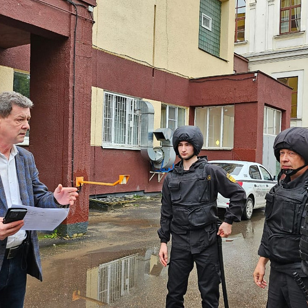 19 июня в Тверском ГМУ была проведена тактико-специальная тренировка по проверке готовности персонала к действиям при угрозе совершения террористического акта с использованием беспилотных воздушных судов на территории Университета - фото 17