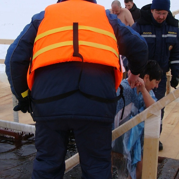 Участие отярда Спасатель в обеспечении безопасности на Крещенских купаниях - фото 9