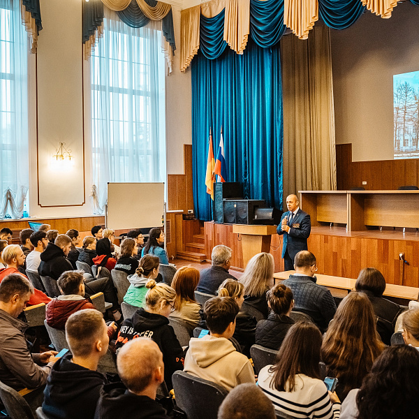 Студенты ТвГМУ встретились в с ветераном Управления «В» ЦСН ФСБ России, участвовавшим в спецоперации в Беслане - фото 1