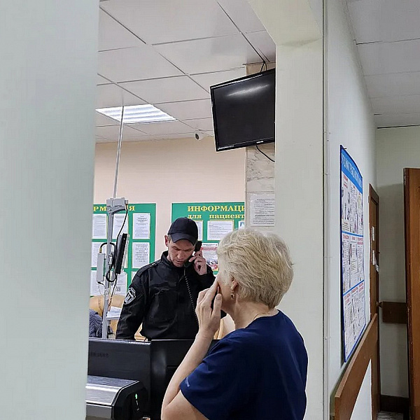 28 августа в Клинике была проведена тактико-специальная тренировка по действиям в случае угрозы совершения террористического акта при обнаружении «взрывоопасного предмета» - фото 2