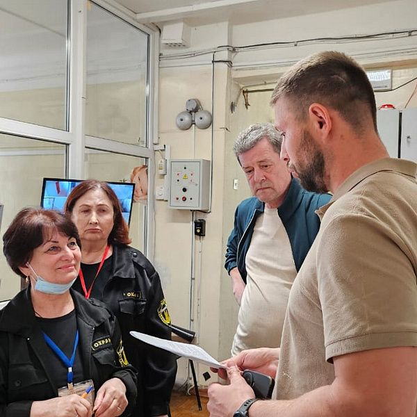 26 июня в Тверском ГМУ была проведена тактико-специальная тренировка по проверке готовности персонала к действиям при угрозе совершения террористического акта с использованием беспилотных воздушных судов на территории Общежития №1 - фото 11
