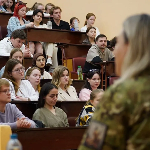 Студенты – медики встретились с бойцами службы эвакуации СВО - фото 4